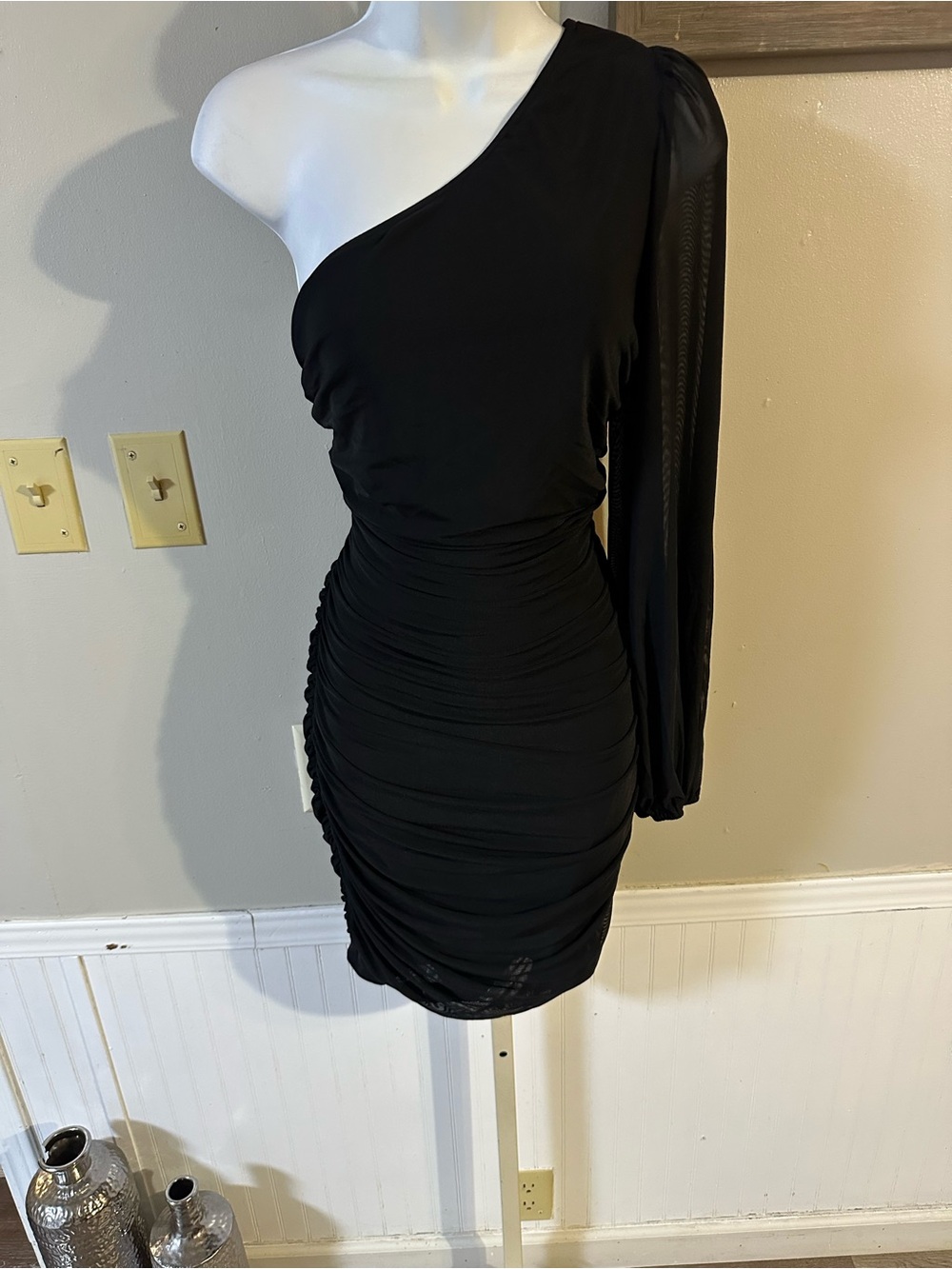 One-Shoulder Black Ruched Mini Dress - Picture 7 of 8
